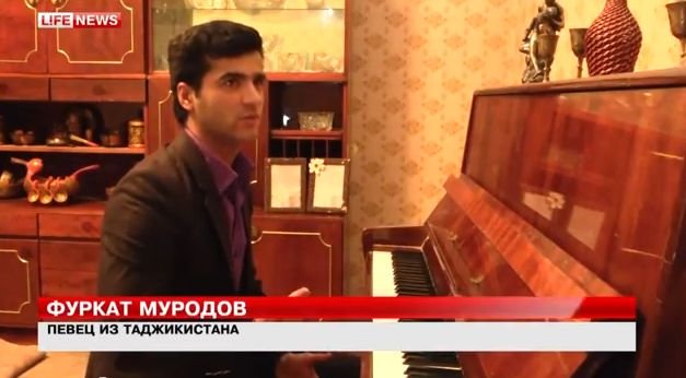 ВИДЕО: Муродов барои клип дар сохтмонҳои Русия кор мекунад