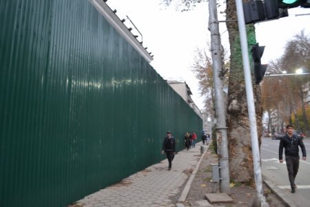 АКС: Вайрон кардани биноҳои қадимӣ дар маркази Душанбе