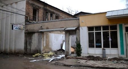 АКС: Вайрон кардани биноҳои қадимӣ дар маркази Душанбе