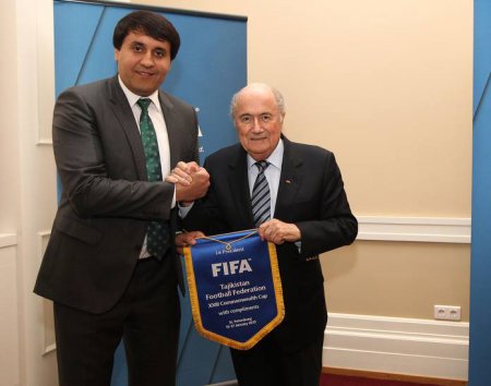 Президенти ФИФА ба Рустами Эмомалӣ: Шумо роҳи дурустро интихоб кардаед
