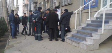 Сактаи қалб ва даргузашти Юсуфбеков дар пеши “ЦУМ”(АКС) Сактаи қалб ва даргузашти Юсуфбеков дар пеши “ЦУМ”(АКС)