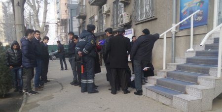 Сактаи қалб ва даргузашти Юсуфбеков дар пеши “ЦУМ”(АКС) Сактаи қалб ва даргузашти Юсуфбеков дар пеши “ЦУМ”(АКС)