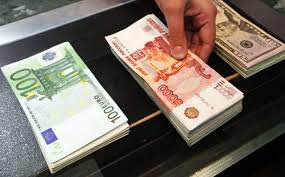 Бонки миллӣ: Қурби рубл ва евро боло рафт, доллар бетағйир аст