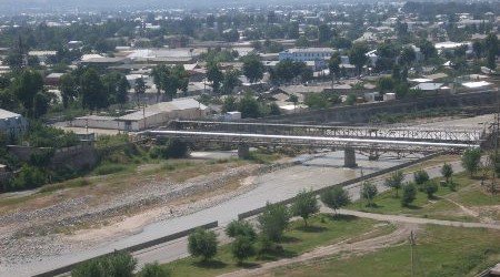 Душанбе: Парвина бо 3 кӯдакаш худро ба канал партофтааст