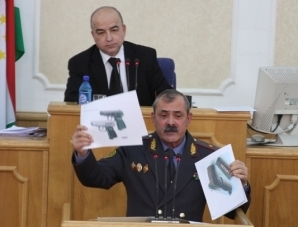 Парлумони Тоҷикистон қонун «Дар бораи яроқ»-ро баррасӣ кард 