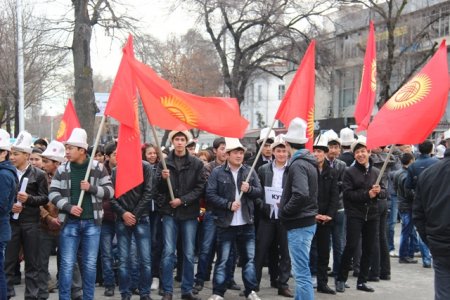 Рӯзи парчам сокинони Қирғизистонро гирди ҳам овард