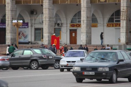 Рӯзи парчам сокинони Қирғизистонро гирди ҳам овард