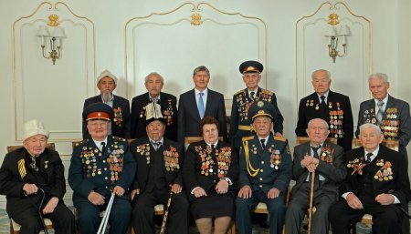 Атамбоев собиқадорони ҶБВ-ро "сутуни Қирғизистон" хонд (АКС)