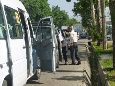 Шиддати роҳбандӣ дар наздикиҳои “Султони кабир” (АКС)