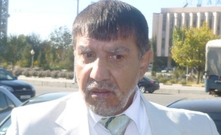 Падари маҳбус: “Маро шиканҷа карданд, то бигӯям шиканҷа нест”