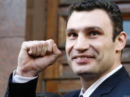 Виталий Кличко мехоҳад барои курсии президентӣ мубориза намояд