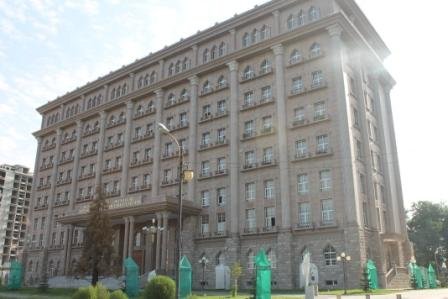 (АКС) Сиквоҳои шинондаи президент дар Душанбе хушк шудаанд
