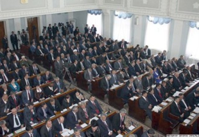 6 ноябр, дар рӯзи Сарқонун, интихоботи президент баргузор мешавад
