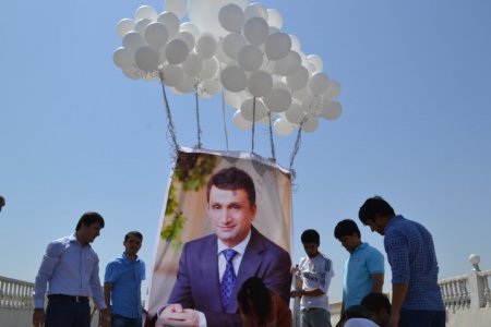 (АКС) Флэш моб ба тарафдории Зайд Саидов дар Душанбе