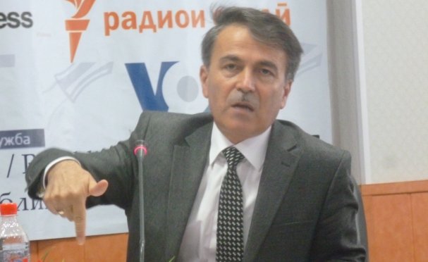 Мушовири президент алайҳи истеъфои Оқил Оқилов баромад