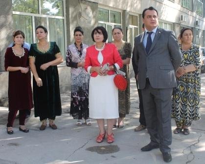 АКС: Холов ба наврасони Душанбе 28 маҳфили ройгон пешниҳод кардааст