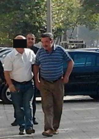 АКС: Қозидавлат Қоимдодов ҳамроҳи писараш дар яке аз хиёбонҳои Душанбе АКС: Қозидавлат Қоимдодов ҳамроҳи писараш дар яке аз хиёбонҳои Душанбе