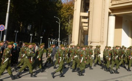 Савгандхӯрии Раҳмон ба рӯзи 21-умин солгарди Иҷлосияи 16-ум рост омад (АКС)