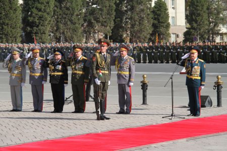 (АКС) Маросими савгандхӯрӣ аз дурбини аксбардорҳои президент