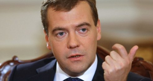 Медведев: "Онҳое, ки дар сохтмон кор мекунанд, заруранд"