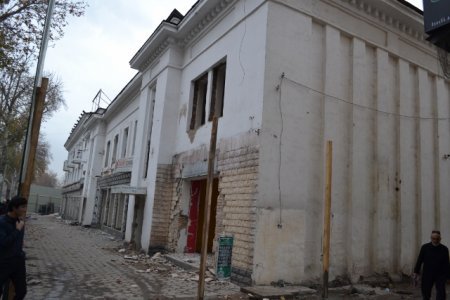 АКС: Вайрон кардани биноҳои қадимӣ дар маркази Душанбе