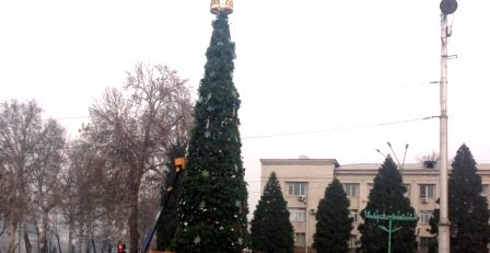 Арчаи “тоҷдор” ва сӯҳбати сарироҳӣ бо Бобои барфӣ (АКСУ ВИДЕО)