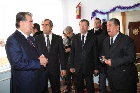 Ҳадя ва орзуи солинавии Эмомалӣ Раҳмон ба мактаббачагон
