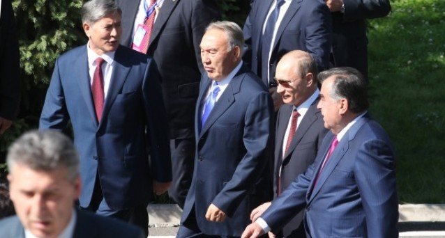 Мулоқоти махсуси Путин бо Раҳмон ва Отамбоев дар Русия