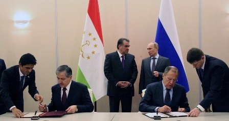 Имзои протоколи мубодилаи санадҳои тасвибии созишномаи пойгоҳи низомии 201