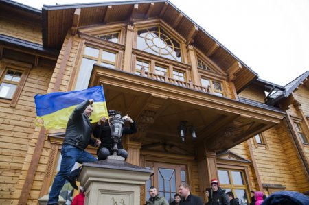 Ба макони “саёҳат” табдил шудани қароргоҳи замоне дастнораси Янукович (АКС)