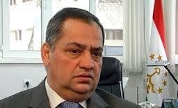 Президент хост, Ализода дар курсияш бимонад
