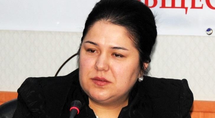 Як зина боло рафтани Озодаи Эмомалӣ дар Вазорати хориҷа