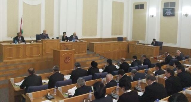 Суолу ҷавоби вакилон бо Кабирӣ дар мавриди ҳамла бо тухму помидор