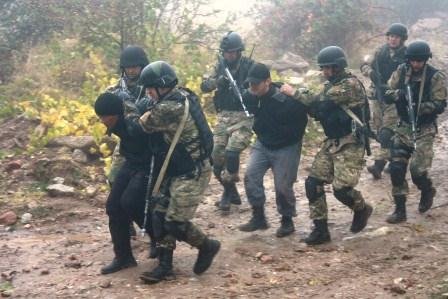 АКС: Истодагарии воҳидҳои таъиноти махсуси ВКД ва “Алфа”-и Кумитаи амнияти миллӣ дар Ромит