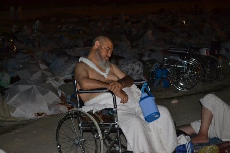 АКС+ВИДЕО: Дуои ҳоҷиёни тоҷик барои “Роғун”-у Раҳмон дар дашти Арафот
