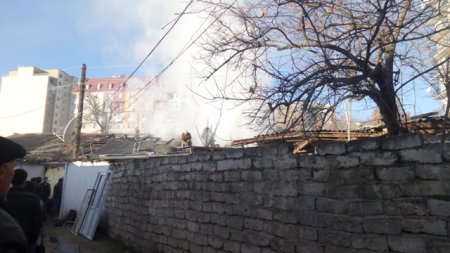 АКС: Сӯхтор баъди бебарқӣ дар маркази Душанбе
