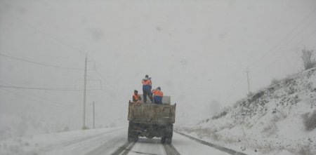 АКСУ ВИДЕО: Барфрезӣ ва мушкили ҳаракат дар ағбаи Шаҳристон