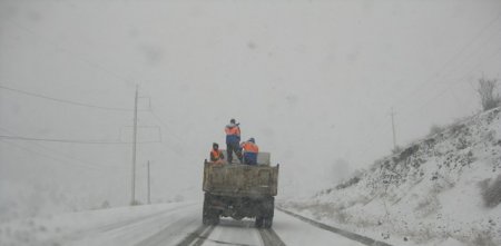 АКСУ ВИДЕО: Барфрезӣ ва мушкили ҳаракат дар ағбаи Шаҳристон