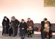 Уволенные патронажные сестры пришли к журналистам с жалобой на главу района Фирдавси (ВИДЕО)