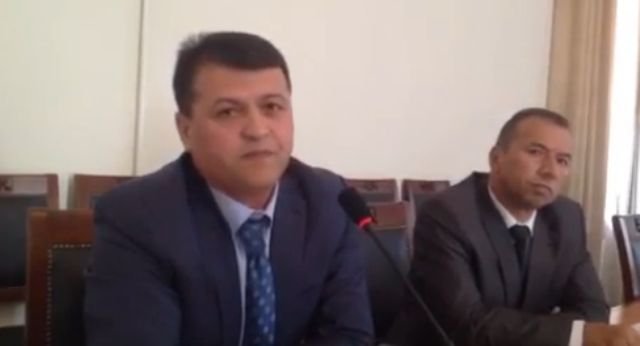 Ноиби Р.Эмомалӣ дар бораи мошину хонаҳои кормандонаш: Падару модари баъзеаш соҳибкоранд...(ВИДЕО)
