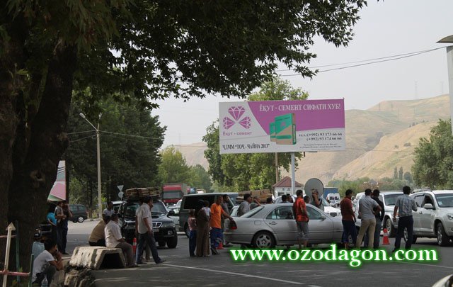 (АКС) Манъи ҳаракати мошинҳо дар шоҳроҳи Душанбе-Хуҷанд