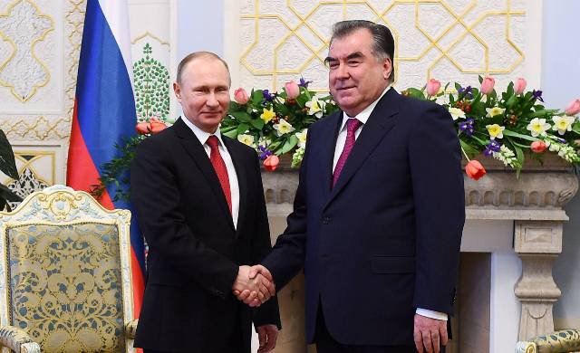Изҳороти Путин: Ташвиш аз "ДИИШ", кӯмак ба Кобул ва истифодаи пойгоҳи 201 дар марз (ВИДЕО)