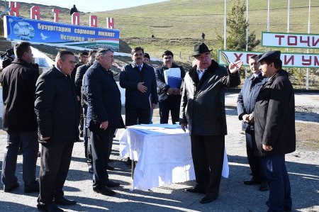 АКС: Ниҳолшинонӣ дар боғи Пешво ва туҳфаи Асадуллозодаҳо ба Душанбе